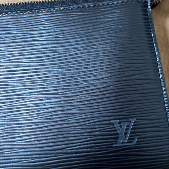 LOUIS VUITTON BLACK EPI LEATHER POCHETTE POUCH BAG - Picture 4 of 16